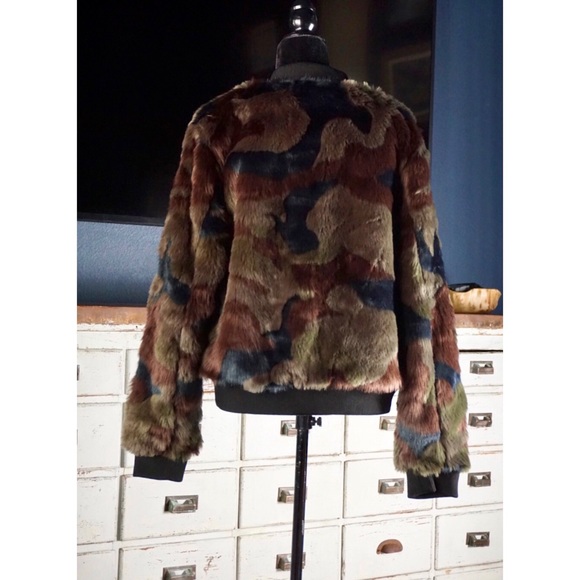 Anthropologie Camo Faux Fur Bomber Jacket New L - Picture 10 of 13